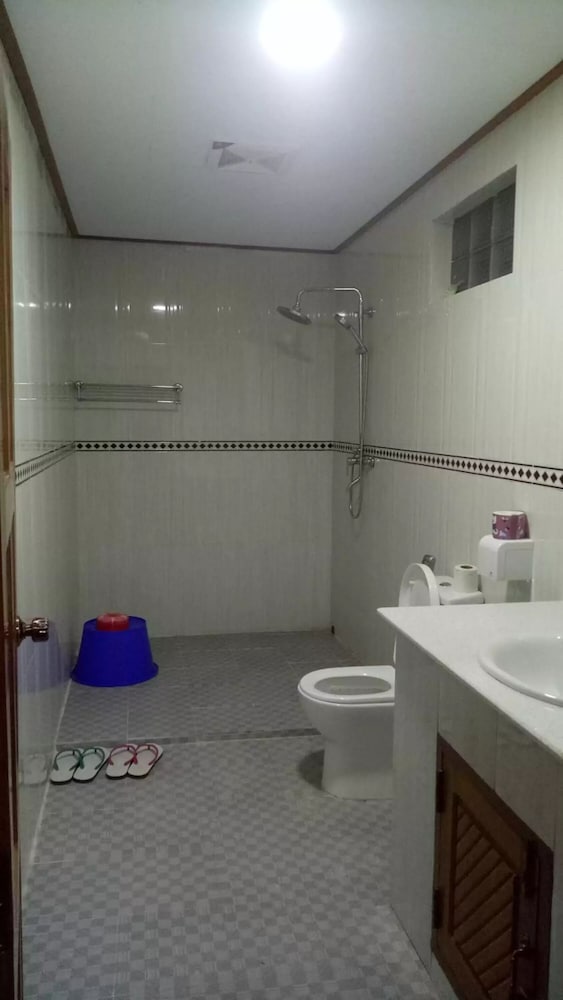 shwe nadi guest house