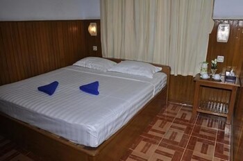 shwe nadi guest house