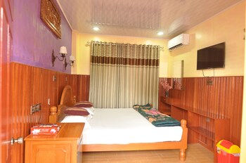shwe nadi guest house