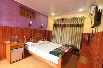 shwe nadi guest house