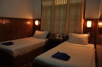 shwe nadi guest house