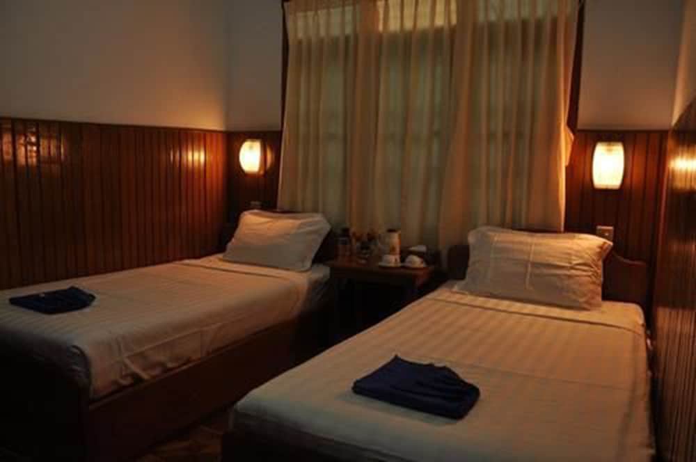 shwe nadi guest house