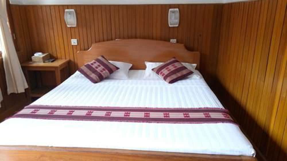 shwe nadi guest house