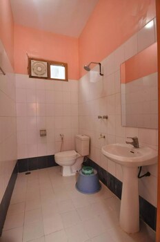 shwe nadi guest house