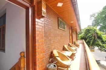 shwe nadi guest house