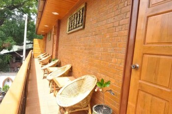 shwe nadi guest house