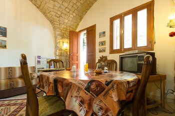 Boustany Guest House - Hostel,Barouk>>Aley,2 star
