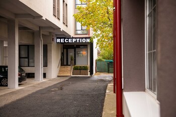 fast airport accomodation