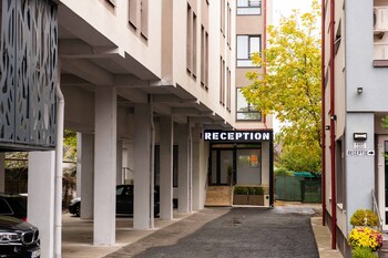 fast airport accomodation