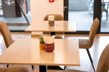 fast airport accomodation