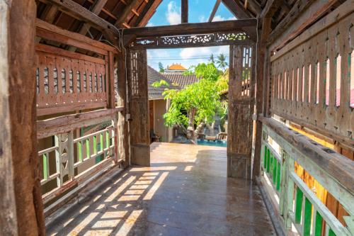 wave and chill house hostel raya canggu