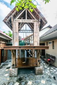 wave and chill house hostel raya canggu