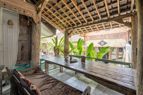 wave and chill house hostel raya canggu