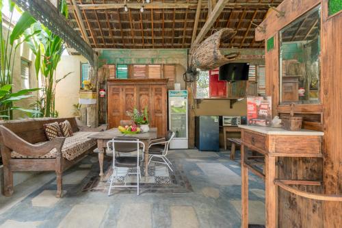 wave and chill house hostel raya canggu