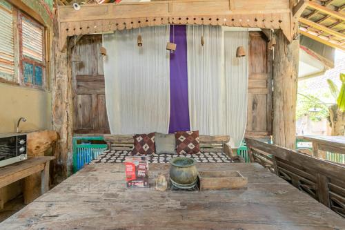 wave and chill house hostel raya canggu