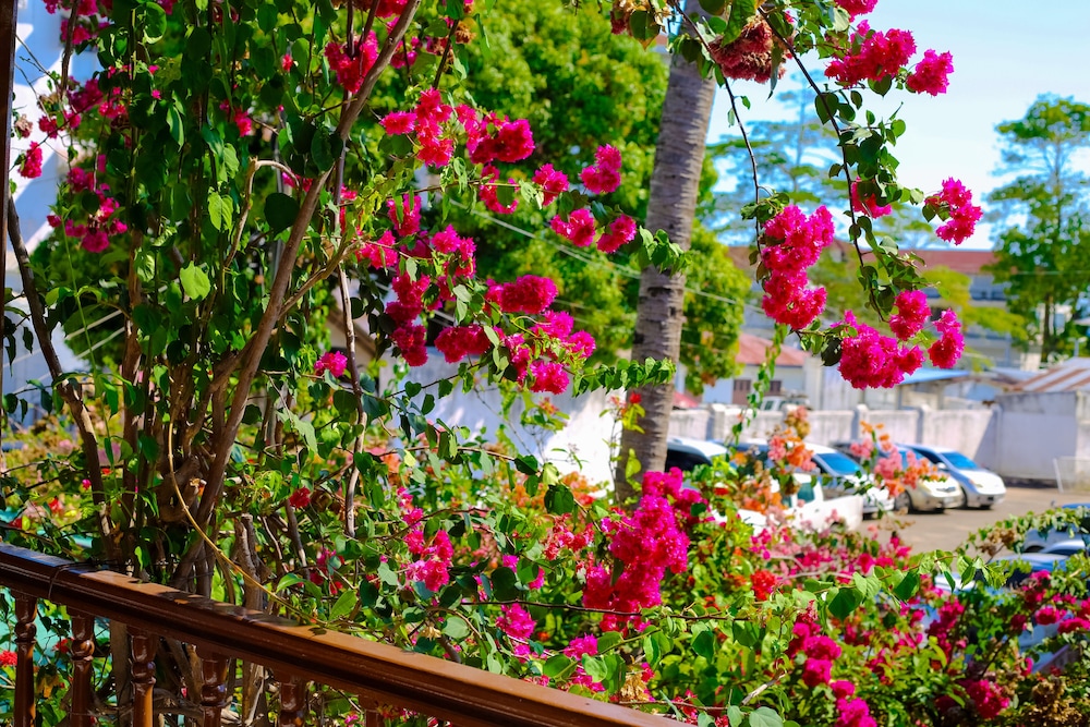 garden lodge