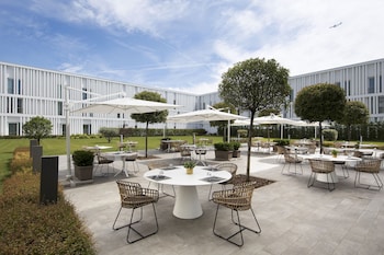 j hotel