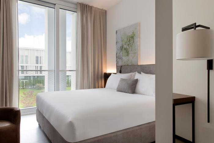 j hotel