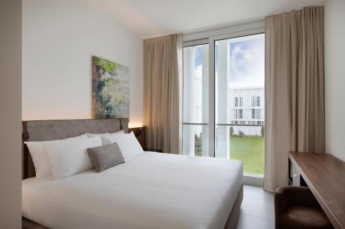 j hotel