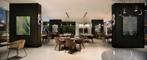 j hotel