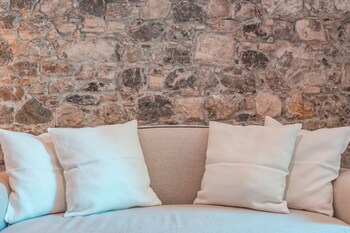 medousa bistrot and suites