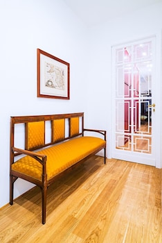 donna giulia luxury house