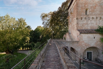 massimago wine tower