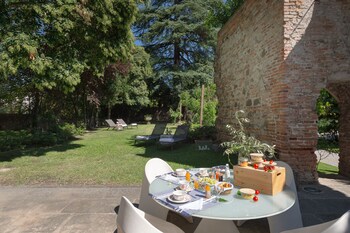 massimago wine tower