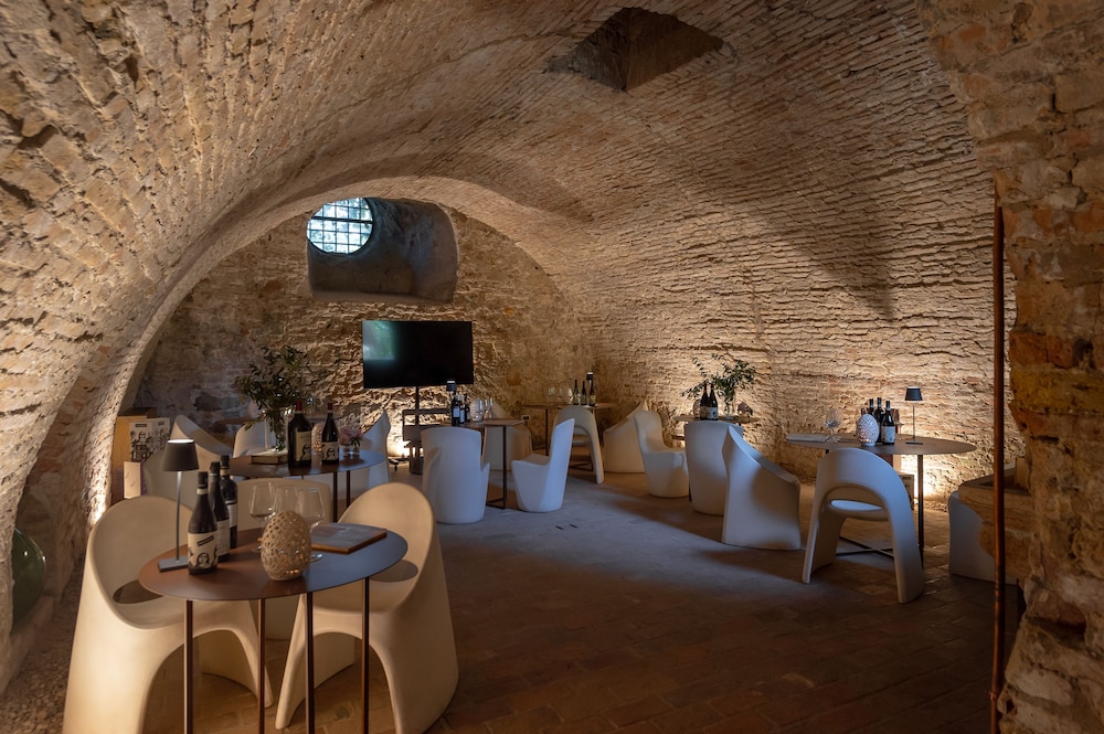 massimago wine tower