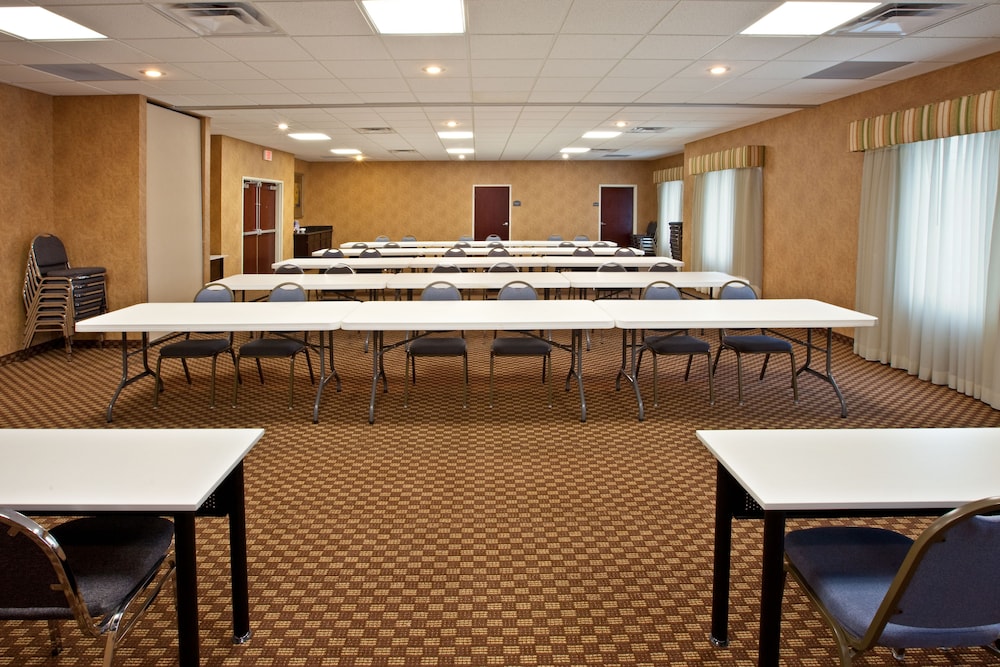 holiday inn express hotel and suites frankfort by ihg