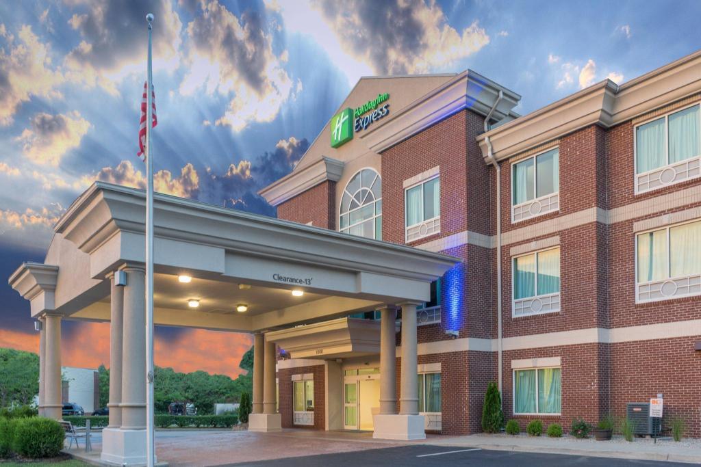 holiday inn express hotel and suites frankfort by ihg