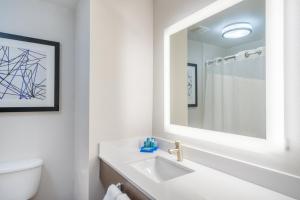 holiday inn express hotel and suites frankfort by ihg