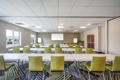 holiday inn express hotel and suites frankfort by ihg