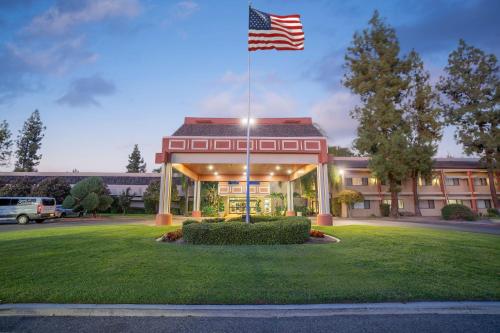 piccadilly inn airport