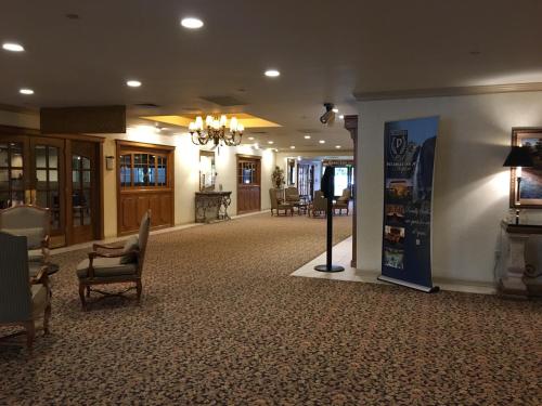 piccadilly inn airport