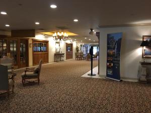 piccadilly inn airport