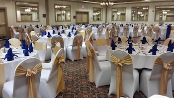 piccadilly inn airport