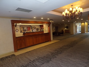 piccadilly inn airport