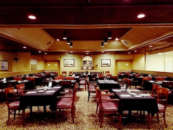 piccadilly inn airport