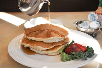 piccadilly inn airport