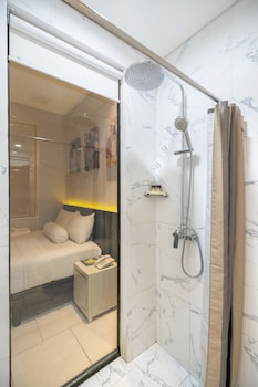 front one boutique karawang