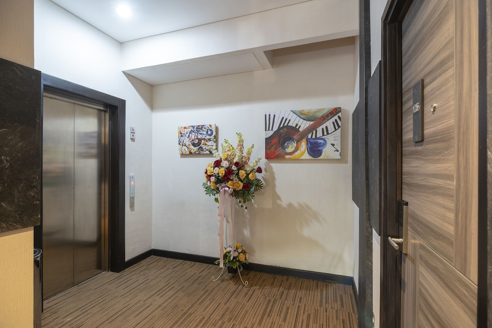 front one boutique karawang