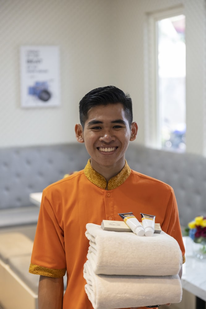 front one boutique karawang