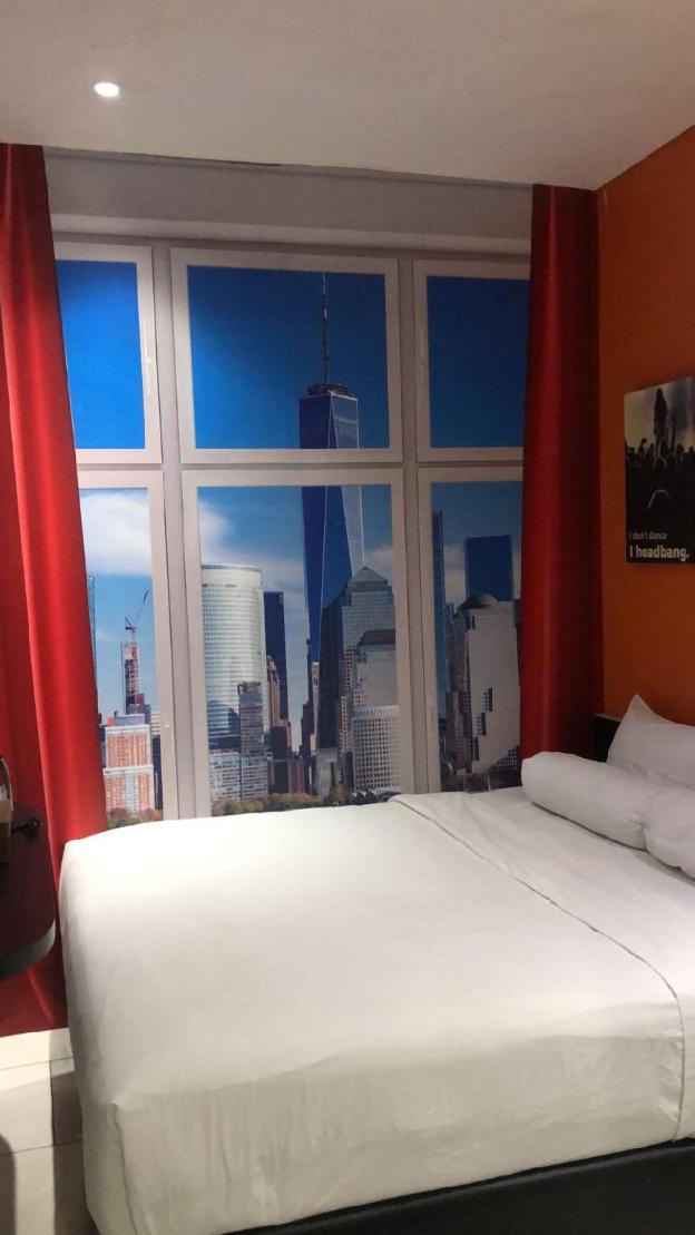 front one boutique karawang