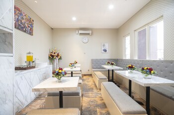 front one boutique karawang