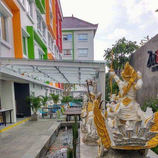 zuri express jimbaran