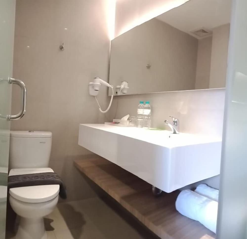 zuri express jimbaran