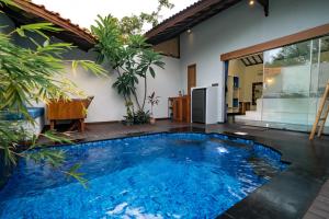 Stay Shark Villas,Gili Islands>>Gili Air,3.5 star