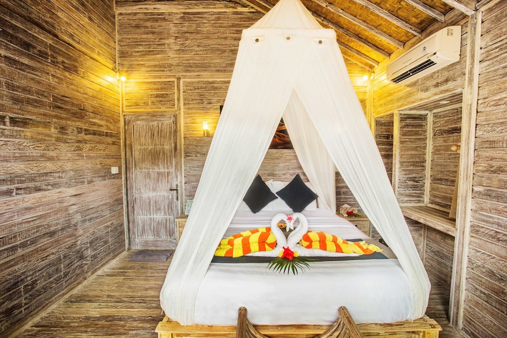the syron huts lembongan