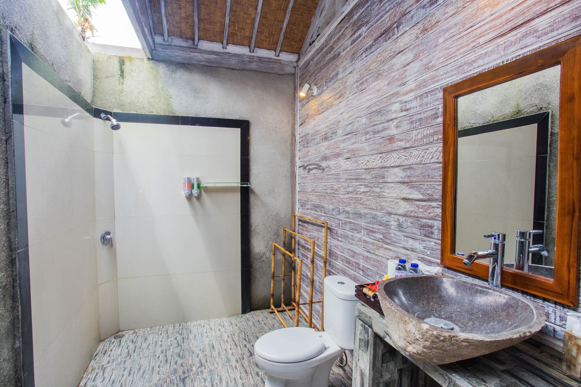 the syron huts lembongan